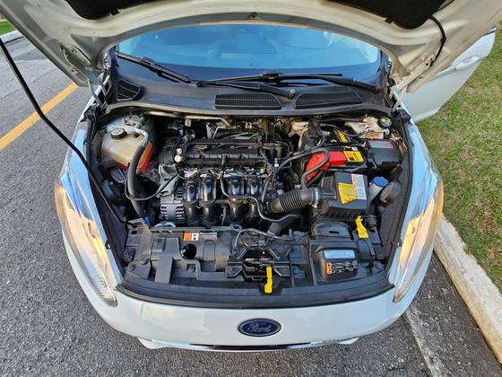 FORD FIESTA 1.6 TITANIUM HATCH 16V FLEX 4P POWERSHIFT